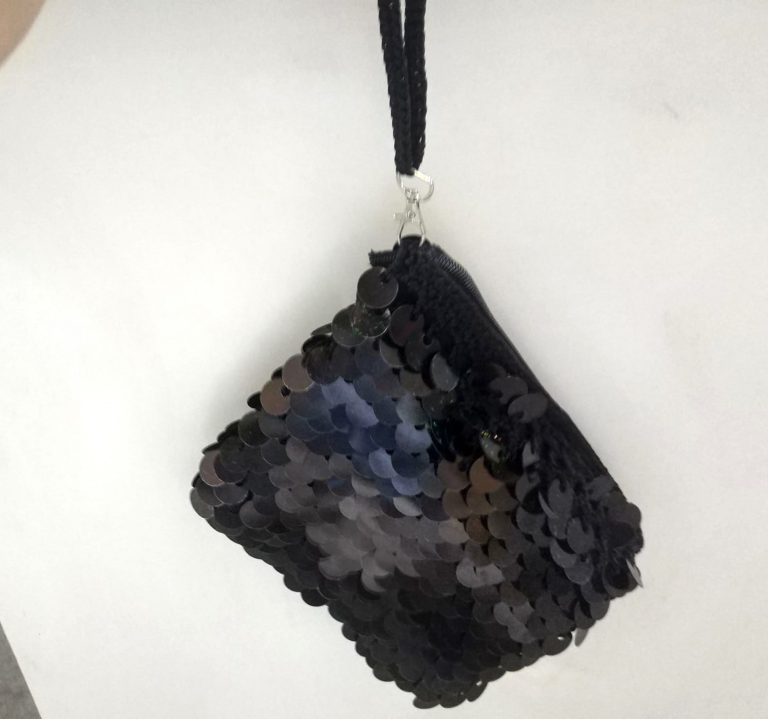 Pullu Clucht Çanta Siyah Renk